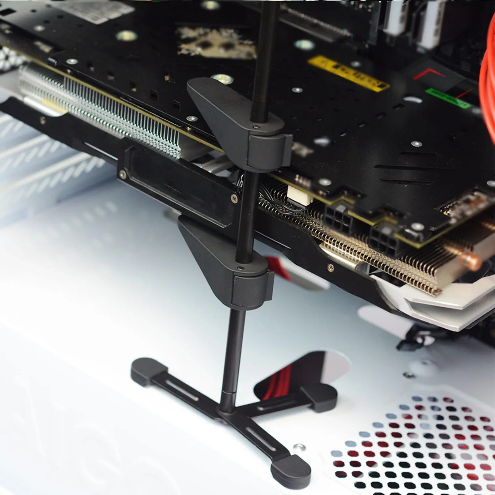 Кронштейн для видеокарты. Кронштейн, держатель для видеокарты rtx. Держатель видеокарты 3070 msi. Подставка под видеокарту в корпусе. Держатель для видеокарты deepcool gh-01 a-rgb.