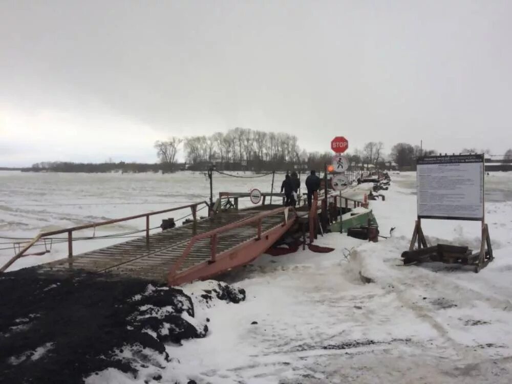 Переправа отзывы. Переправа на остров Бревенник Архангельск. Транспортная переправа на Бревенник в Архангельске. Остров Бревенник Архангельск. Архангельск паром Бревенник.