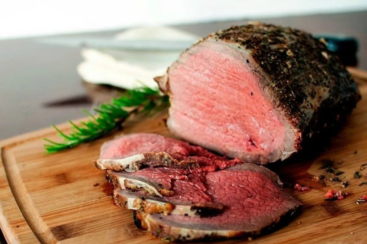 Говядина веллингтон джейми оливер. Ростбиф prime beef. Ростбиф сувид. Ростбиф 19 век. Мясо в духовке.