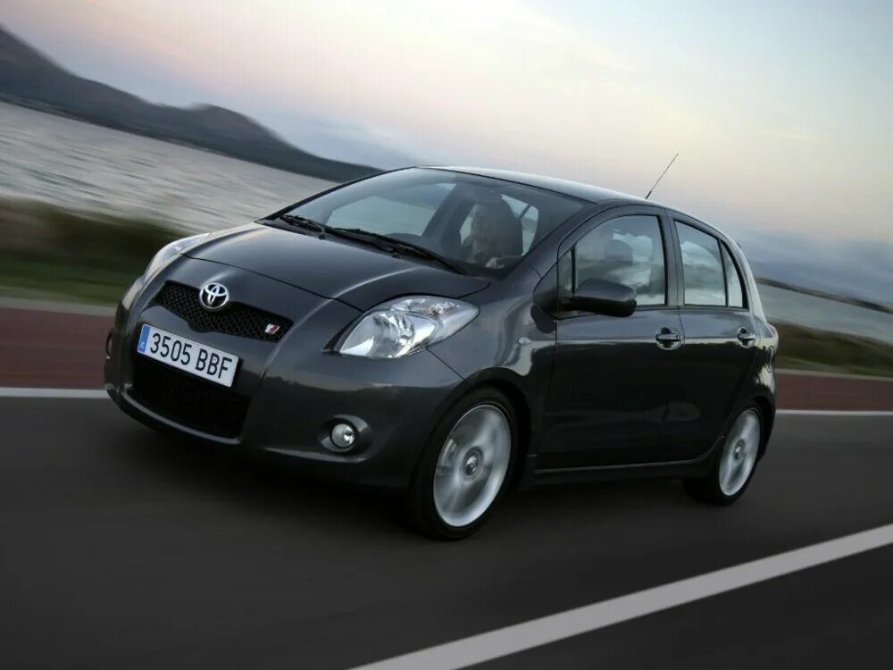 Хэтчбеки yaris. Toyota yaris ii (2005-2009). toyota yaris 1.3. toyota yaris 2. тойота ярис 2005-2009.