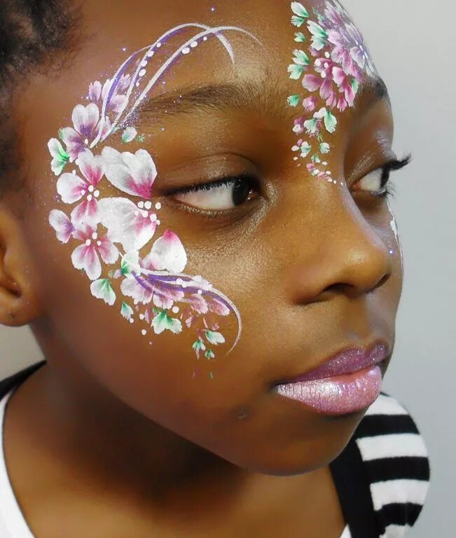 Face paint перевод. Аквагрим для девочек. Аквагрим узоры на лице. Аквагрим цветы на лице. Бодиарт на лице.