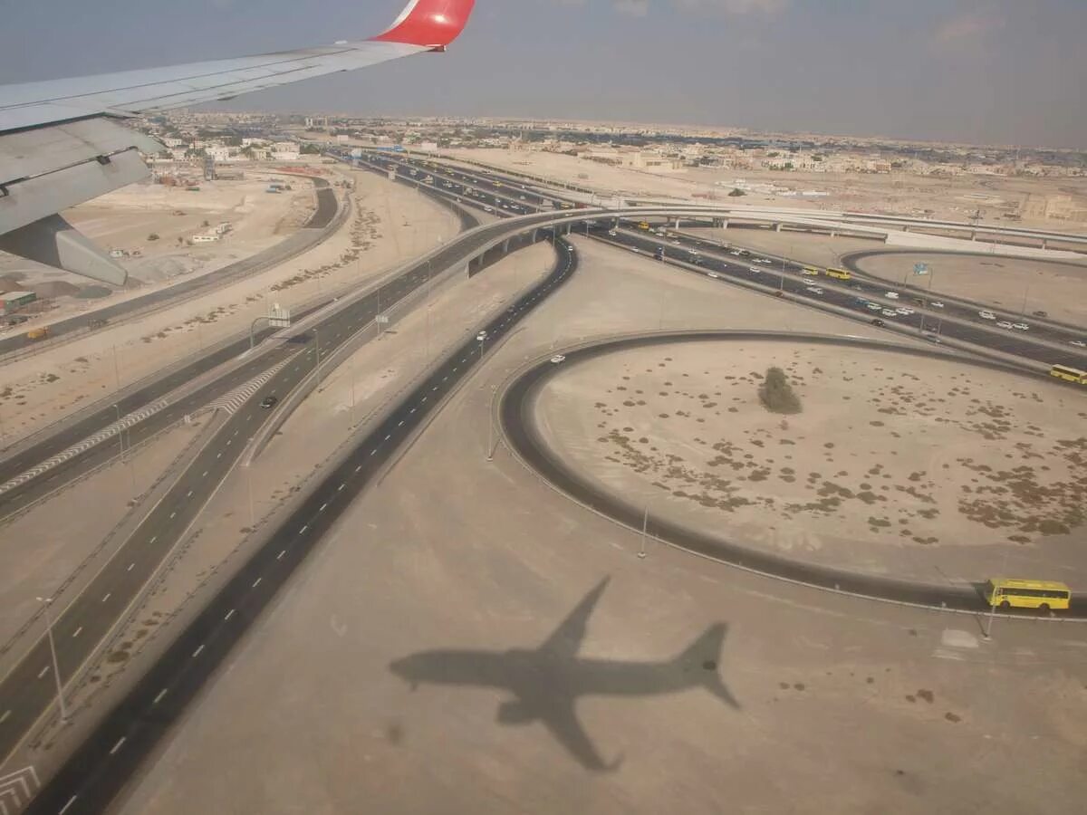 Летают ли в дубай сейчас. Международный аэропорт Дубай. Аэропорт Дубай Дейра. Аэропорт Дубай flydubai. Аэропорт Дубай самолеты.