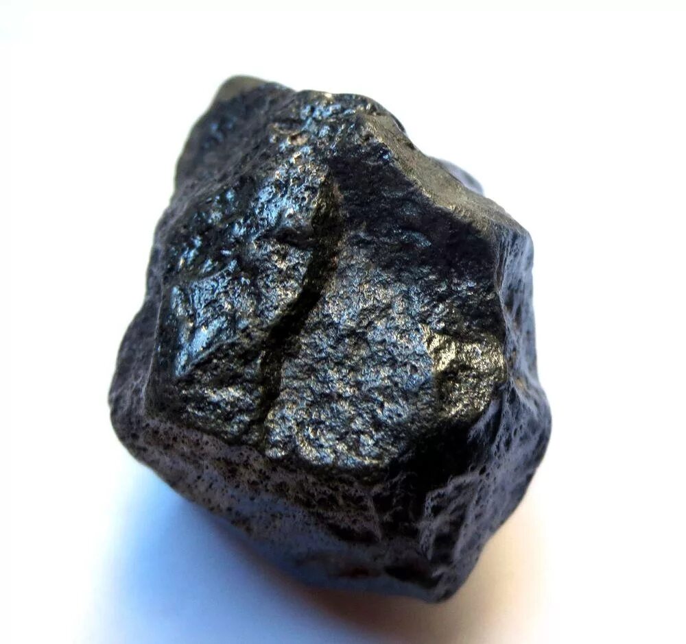 Карбонадо Алмаз камень. Черный Алмаз карбонадо пике. Кварц карбонадо.