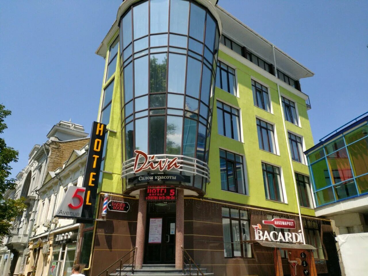 Гостиница москва симферополь люкс. Горького 5 симферополь. Кинотеатр баян симферополь. Ул горького 5 симферополь. Кинотеатр им.