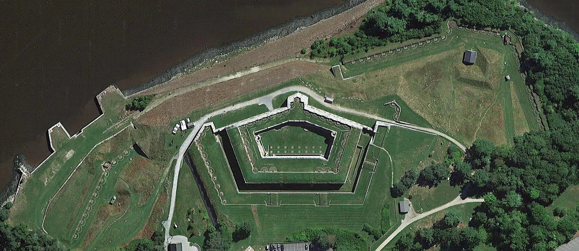 Fort knox. Форт Нокс США. Форт Нокс США хранилище золота. Форт-Нокс в Кентукки. Военной базы Форт-Нокс.
