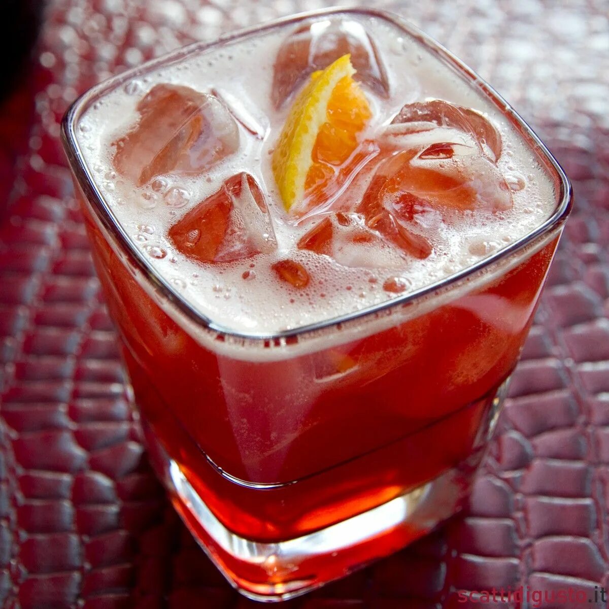 Удивить напитком. Крюшон напиток алкогольный. Красивые коктейли. Крюшон и пунш. Необычные напитки.