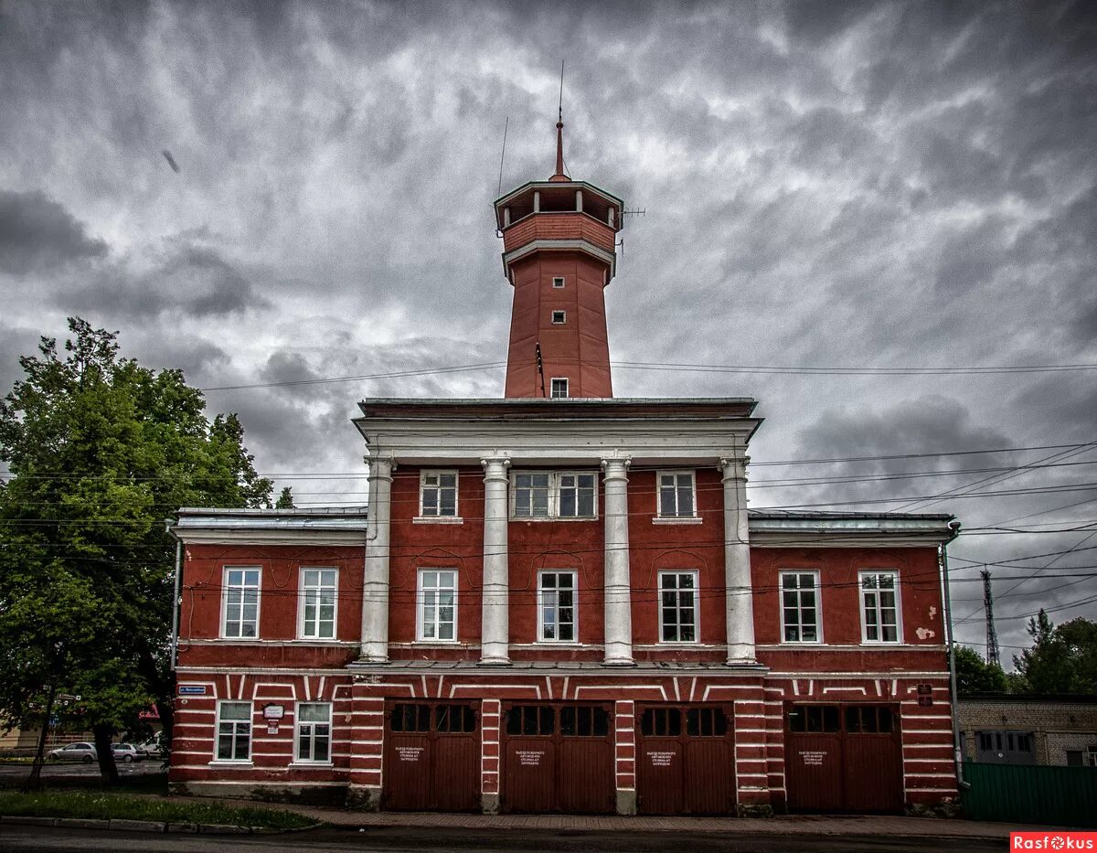 Город пожарка. Пожарная каланча Углич. Карачев пожарная каланча. Углич пожарная башня. Каланча Рыбинск.