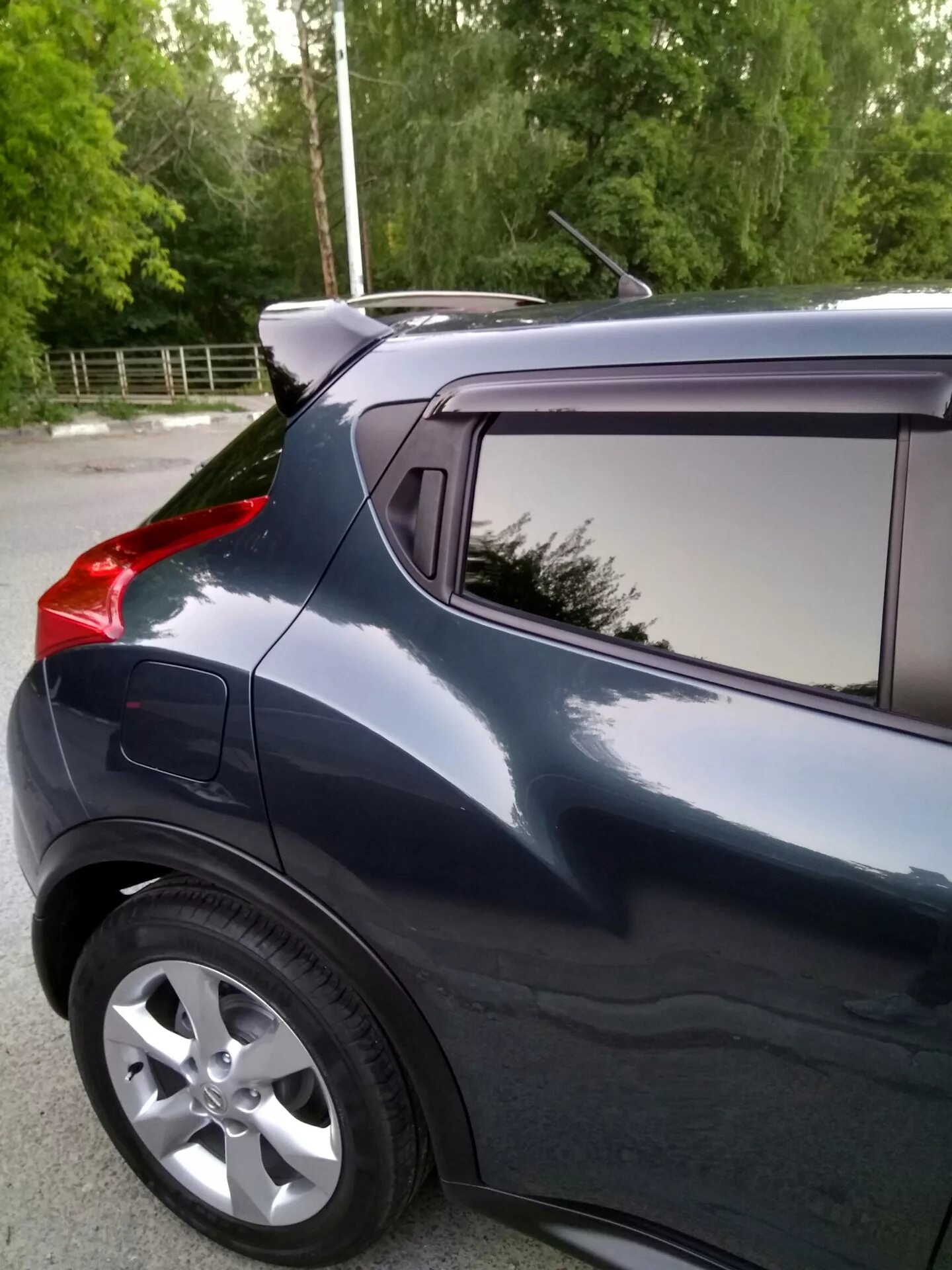 Ниссан жук белый со спойлером. Обвес kenstyle nissan juke. Спойлер ниссан джук. Ниссан жук спойлер задний. Спойлер ниссан джук.