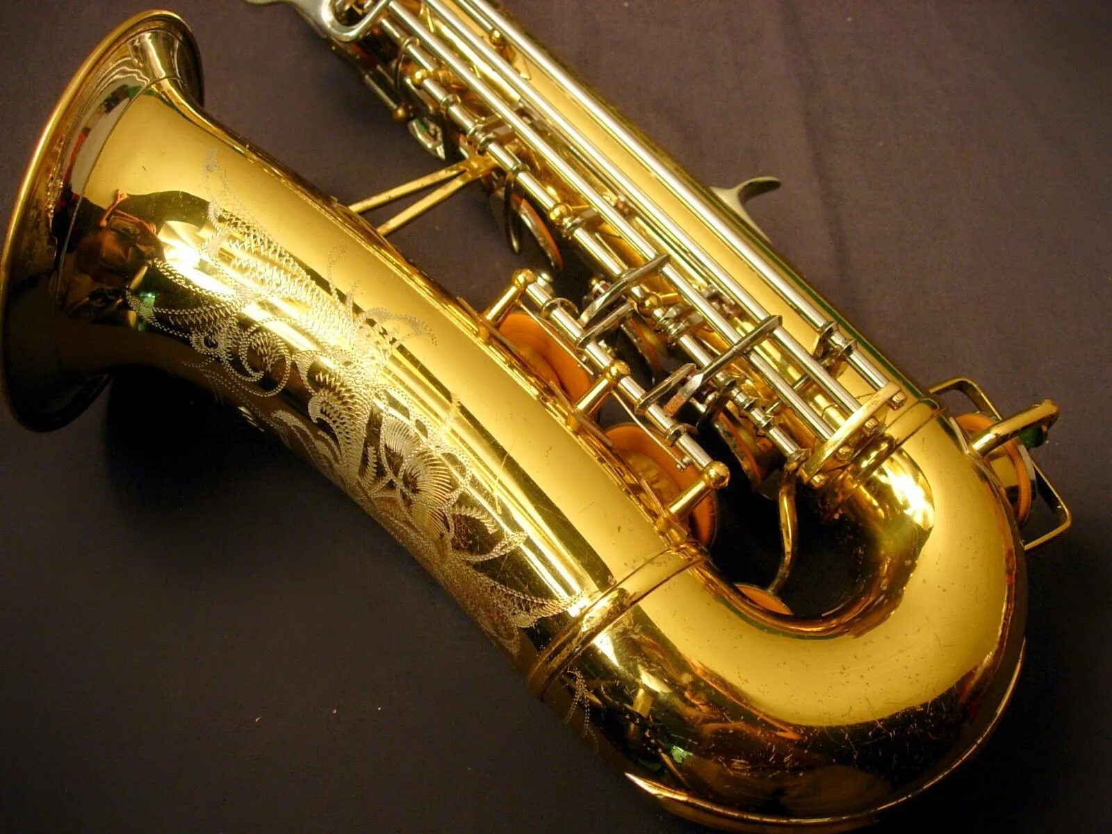 Музыка саксофон без регистрации. Саксофон. Желтый саксофон. Саксофон деревянный духовой музыкальный инструмент. Мелодия для саксофона.