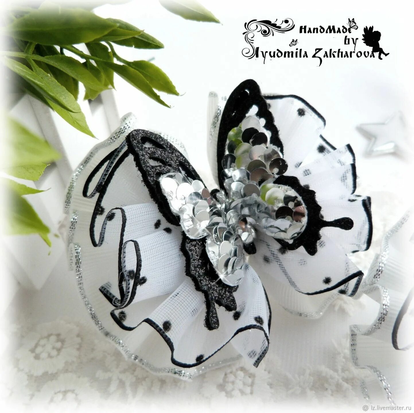 Крылья бабочки на резинке. Резинка бабочка на цветке. Резиночки бабочки. Резинки бабочки своими руками. Резиночки бабочка.