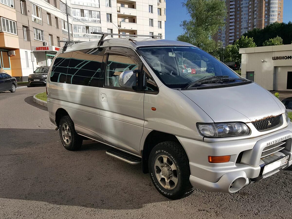 Delica продажа. Митсубиси Делика. Минивэн Митсубиси Делика. Mitsubishi Delica 2004. Mitsubishi Delica 4.