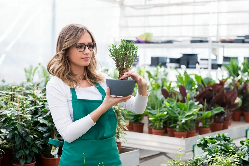 Женщина растение. Plant woman. Florist in the Greenhouse. Plant Care speaking.