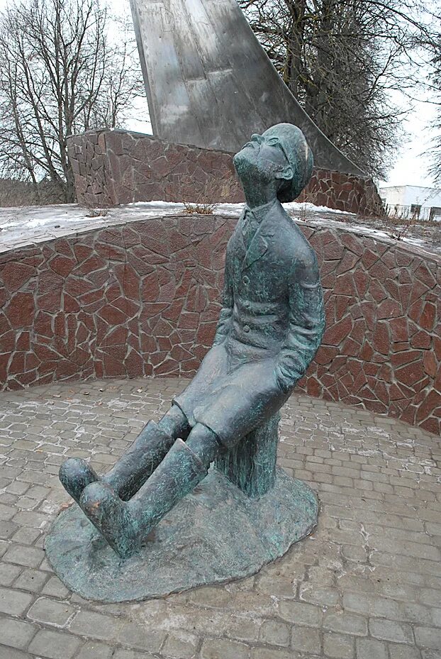В каком городе памятник циолковскому. Памятник константину циолковскому (боровск). памятник циолковскому в боровске. боровск памятник циолковскому скульптор. памятник к э циолковскому в калуге.
