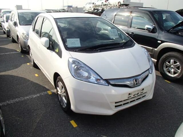 Хонда фит из японии. Honda Fit 2011. Honda Fit Hybrid. Honda Fit 1.3 Hybrid. Фит 2011 гибрид.