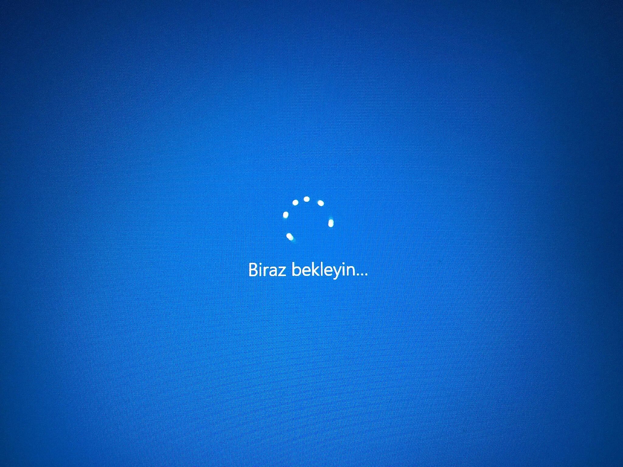 Windows перезагружается. Перезагрузка windows. перезагрузка виндовс 10. картинка перезагрузка компьютера. экран перезагрузки windows.