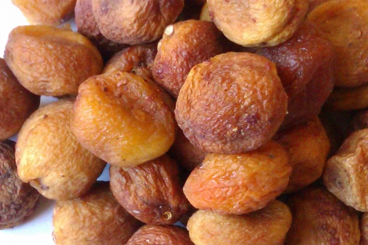 Урюк таджикистан. Горный урюк. Урюк что это. Курага абрикос и урюк. Урюк что это.