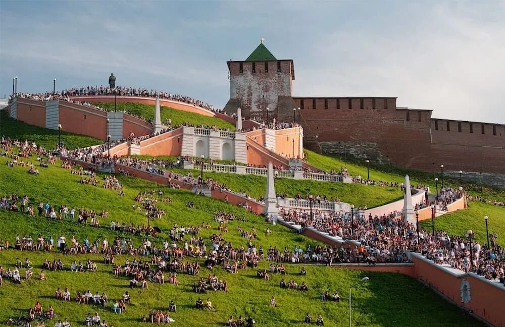 Год города нижний новгород. Нижний Новгород Нижегородская область центр. Центр туризма Нижний Новгород. Кремль Нижний Новгород туристы. Нижегородский Кремль.