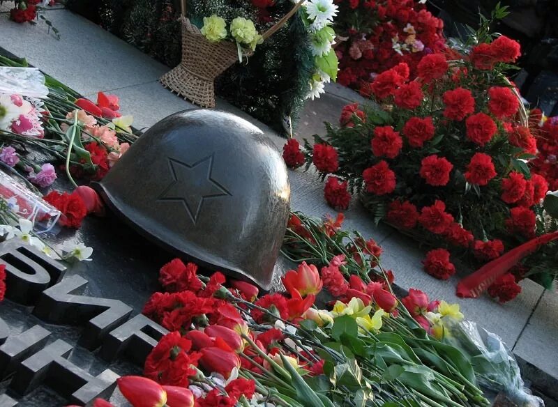 Поиск памяти вов. Минута молчания. Вечная память погибшим воинам. Вечная память русским воинам. 9 Мая память погибшим.