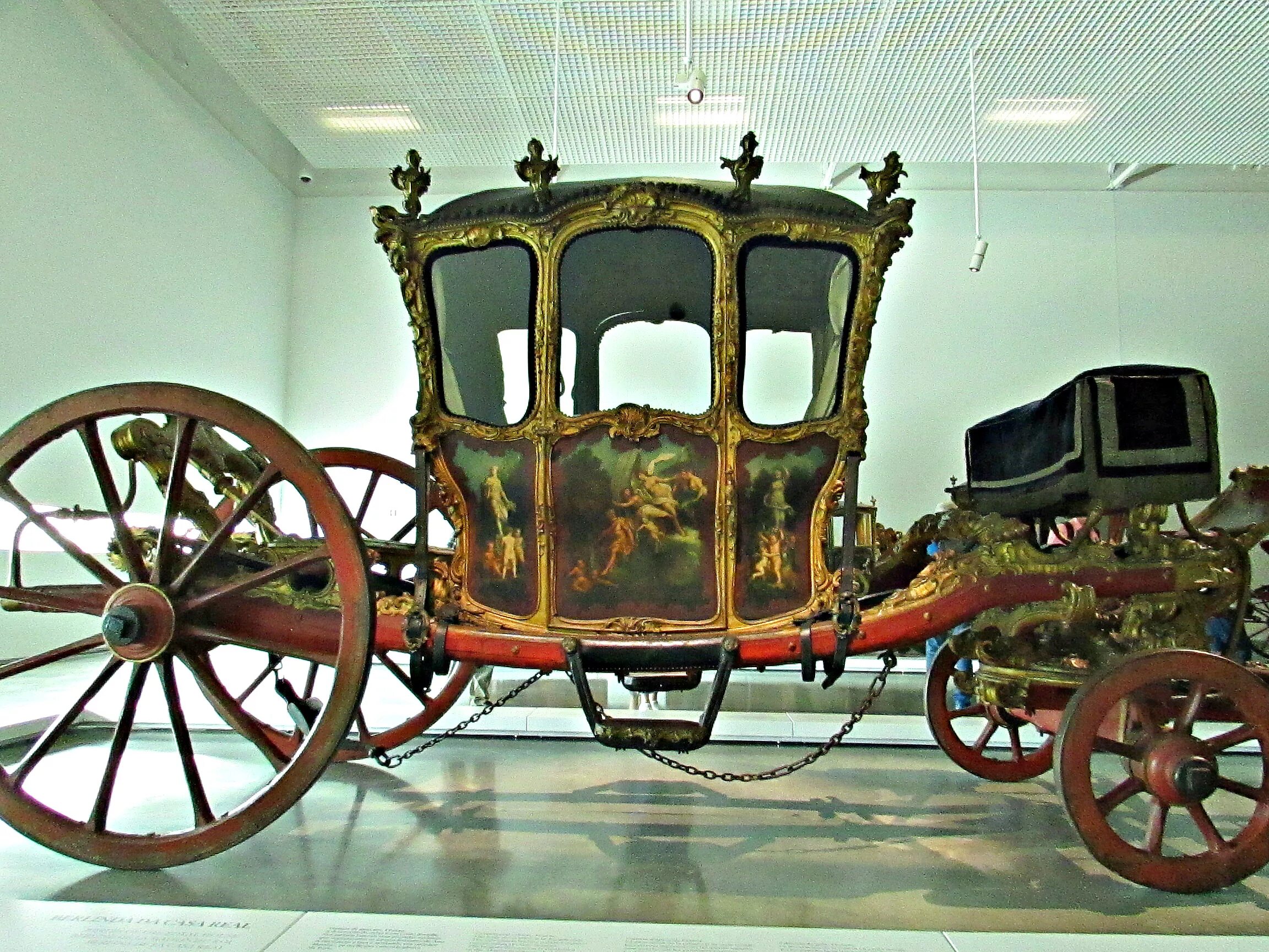 Дормез изнутри. Дормез карета. Музей карет в Лиссабоне. Фаэтон 19 века.