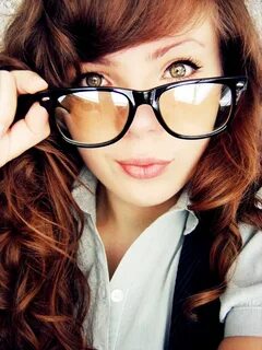 gözlüklü kız çekiciliği 42456789.