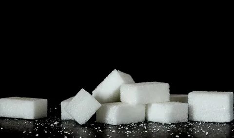 Почему сахар темный