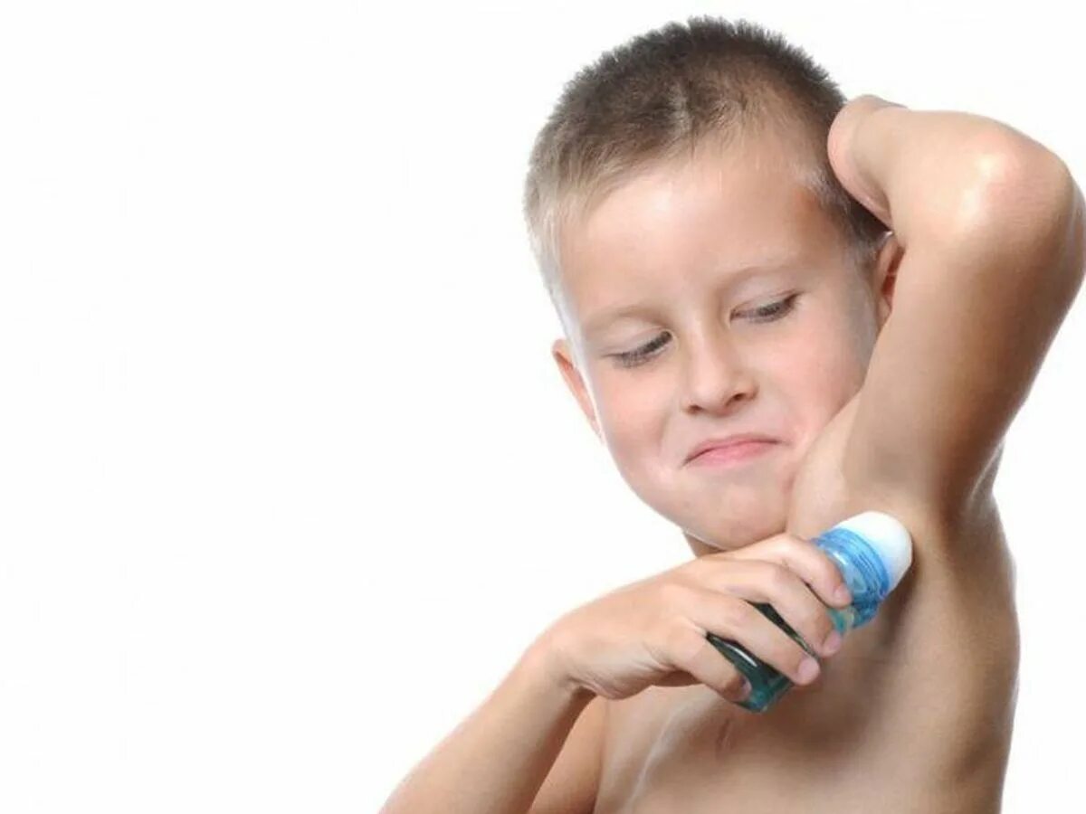 Мальчики со стоячими улыбаются фото видео можно. У мальчика стоит что делать. Дети в туалете. Ребенок на горшке. У мальчика стоит что делать.