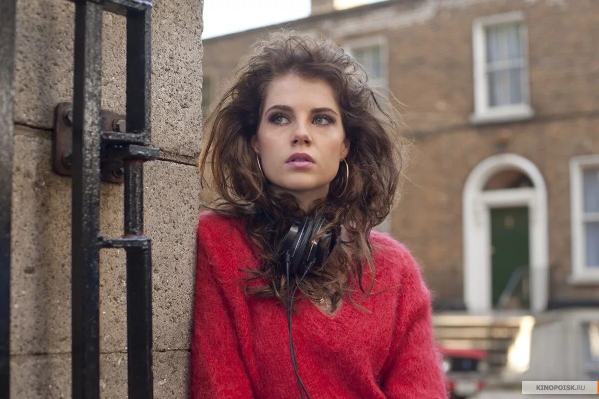 Синг стрит 2009. Стрит 2016. Келли торнтон синг стрит. Люси бойнтон синг стрит. Синг стрит конор.