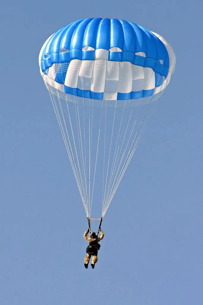 Парашютист с раскрытым парашютом. Парашютист с раскрытым парашютом. Стелс парашют. Парашютист. Современный парашют.