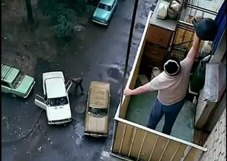 Они подъехали к дому