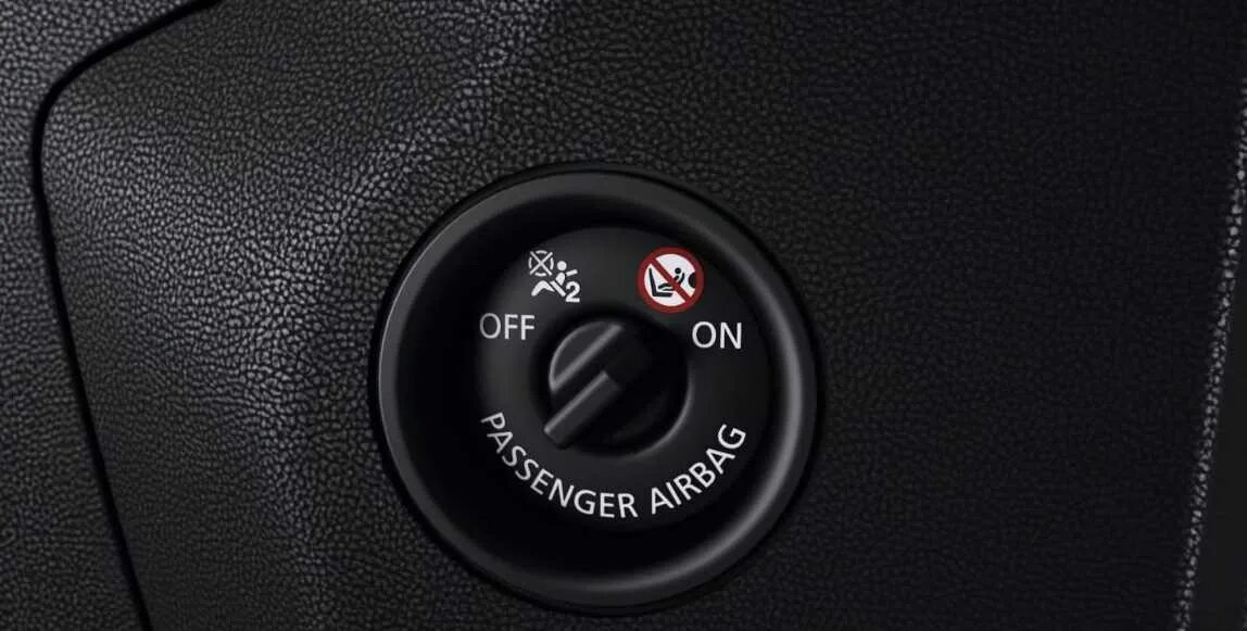 Отключение подушки безопасности пассажира. Кнопка отключения пассажирской подушки Рено Дастер. Кнопка выключения подушки безопасности Логан 2. Переключатель подушки безопасности пассажира т5. Renault Duster USB розетка.