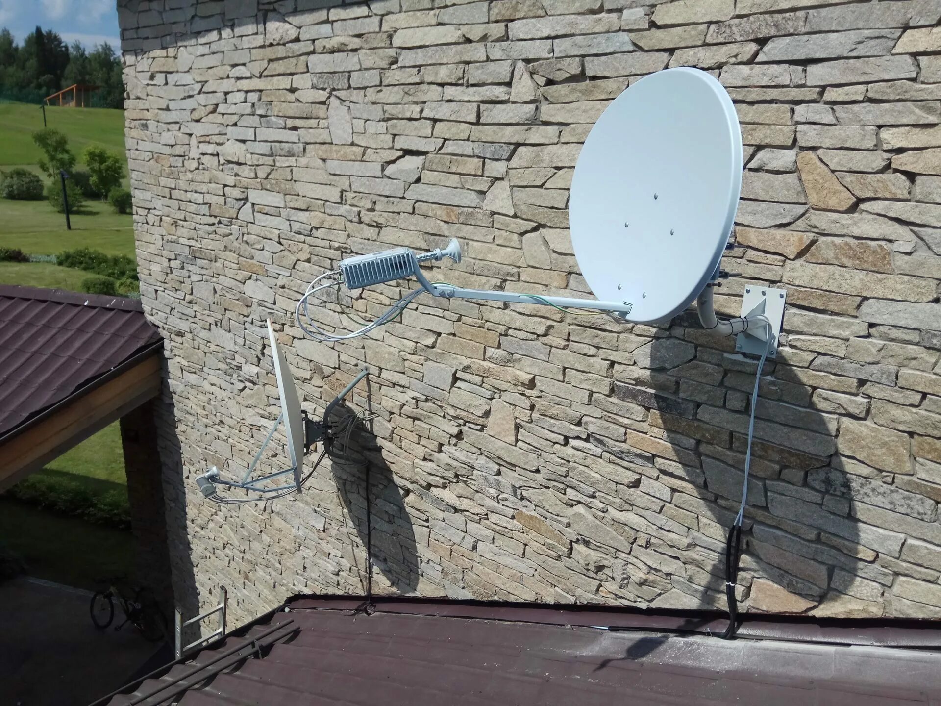 маршрутизатор триколор gemini ii. переносные антенны для спутникового интернета. тарелка спутниковая yamal 601. спутниковая антенна сбоку. спутниковая тарелка для интернета.