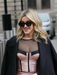 Ashley roberts boob flash