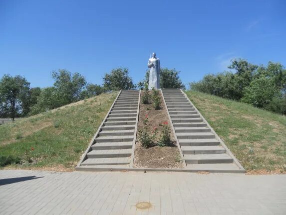 Маныч Сальский район. Село новый Маныч. Новый Маныч Сальский район. : Сальский р-н, с. новый Маныч памятник погибшим воинам в ВОВ.