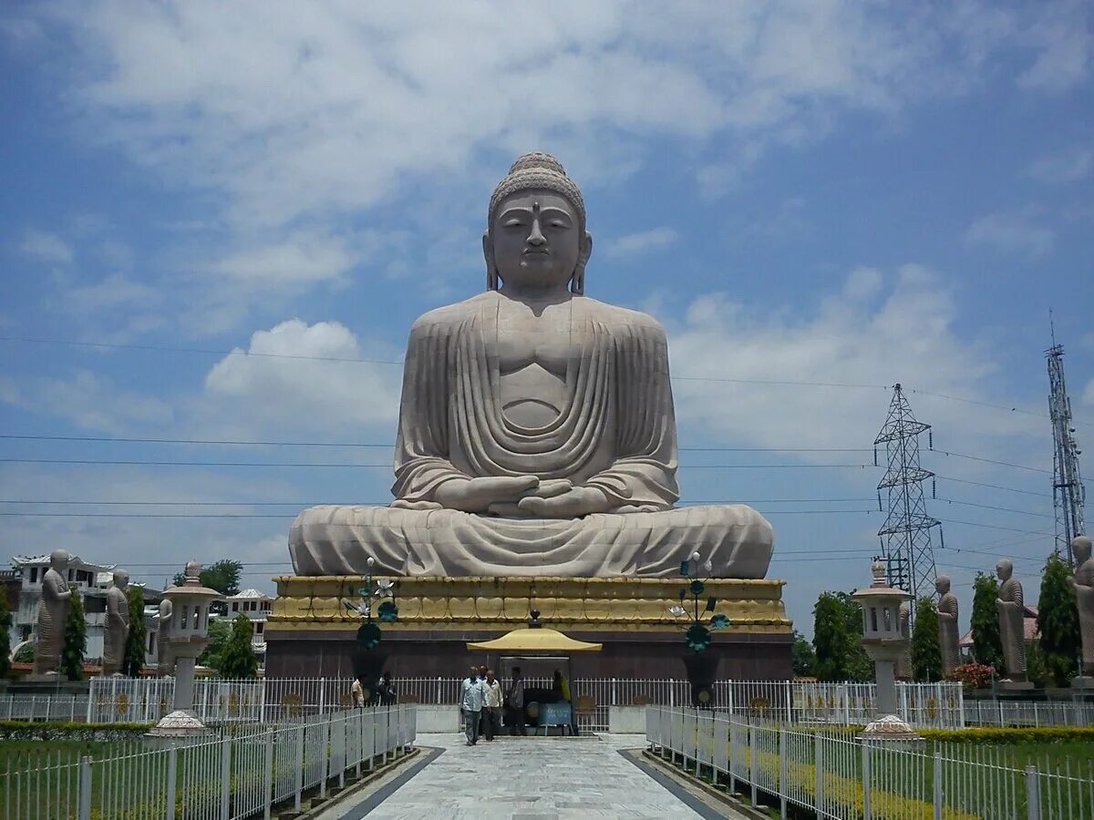 Май буда. Статуя Будды Бодхгая. Будда Шакьямуни статуя. Тяньтань Будда. Статуя Будды Амитабхи Вьетнам.