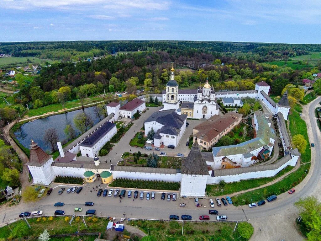 Где в калуге можно сделать. Свято-Пафнутьев Боровский мужской монастырь. Боровск Пафнутьев Боровский монастырь. Монастырь в Боровске Калужской области. Сайт Пафнутьев-Боровского монастыря.