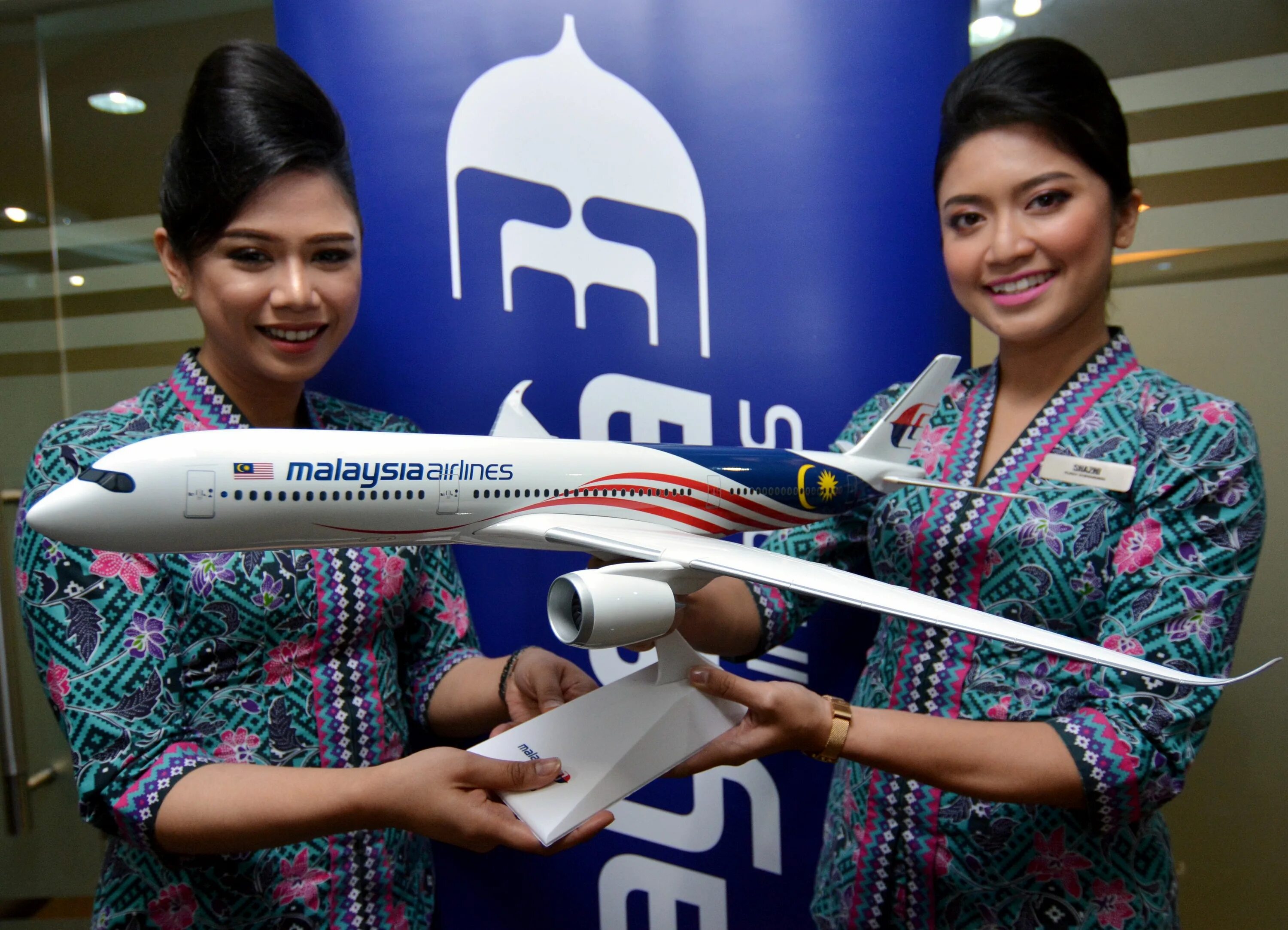 Малазийские авиалинии. Форма Malaysia Airlines. Малазийские авиалинии компания.
