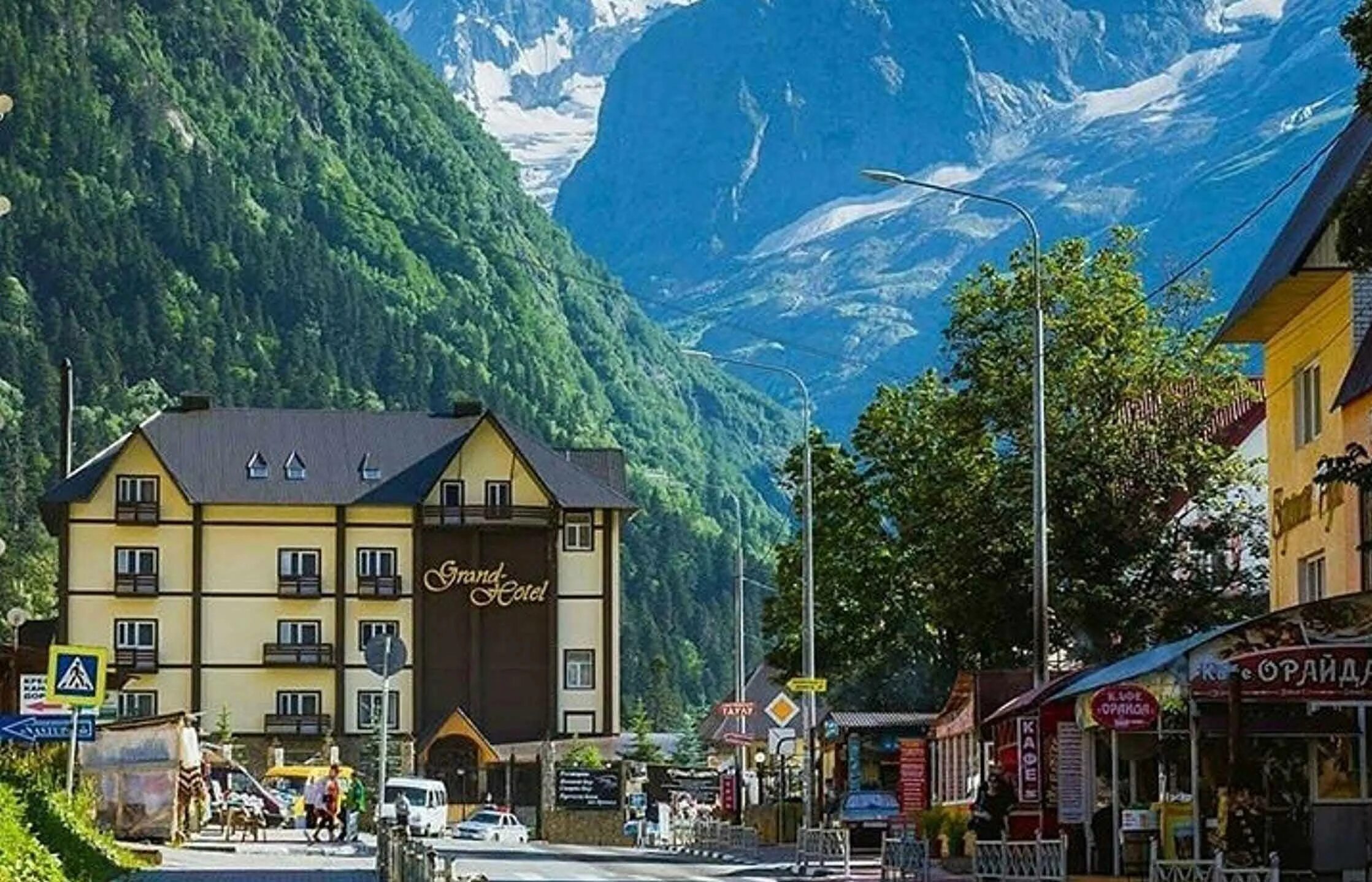 Отель бештау домбай. Горский дом домбай. Карачаево черкесия отели. Домбай горнолыжный курорт гостиницы. Гостиничный комплекс романтик архыз.