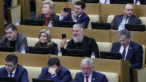 Состоит из депутатов