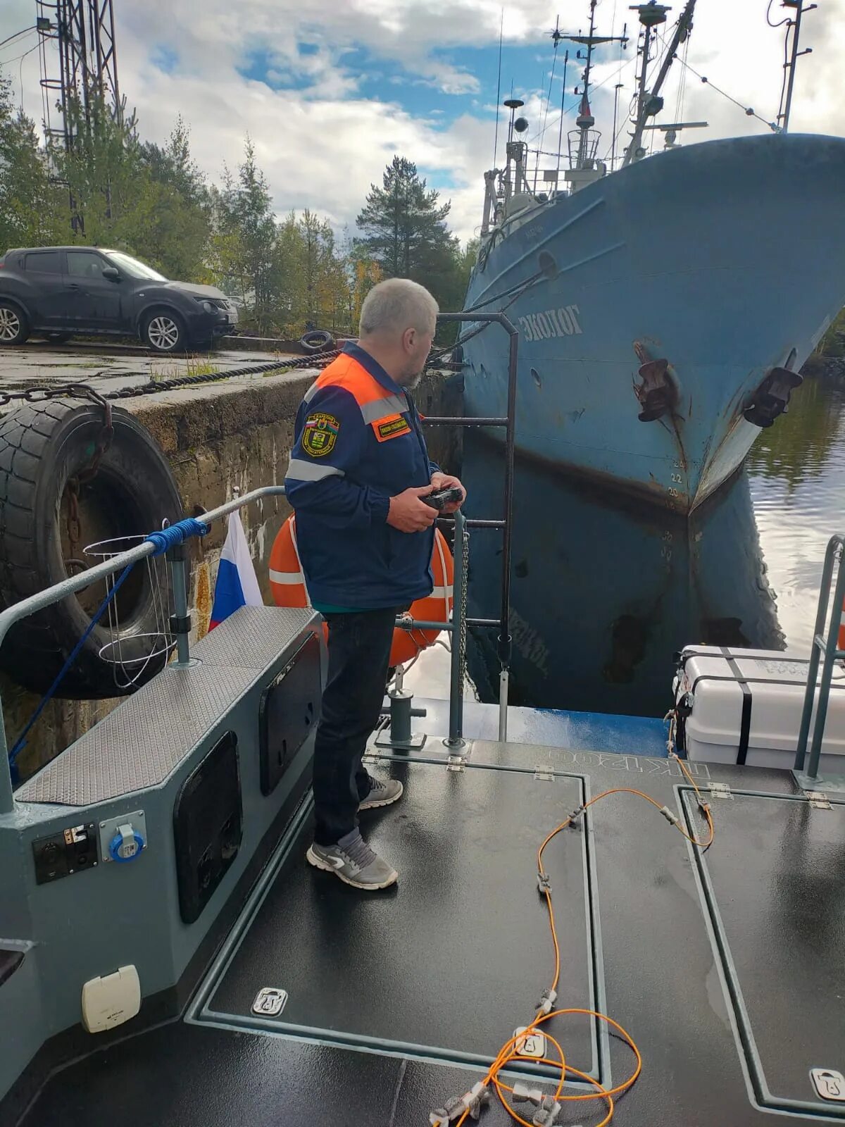 Утонул капитан. Капитан судна. Водолаз спасатель. День спасателя. Капитан найден судно.