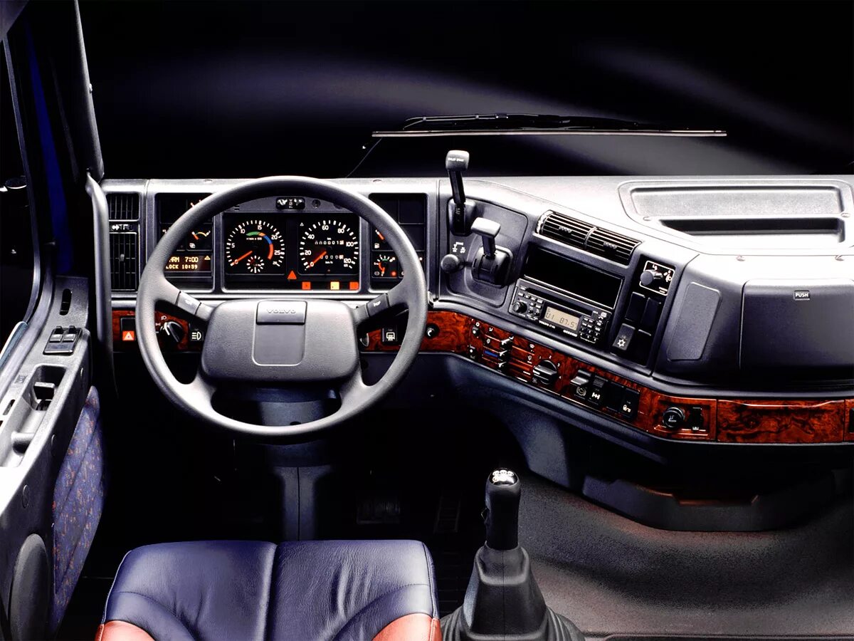 Volvo fh салон. Volvo fh12 Interior. Кабина Volvo fh12. Вольво fh16 Globetrotter. Кабина Вольво FH 16.