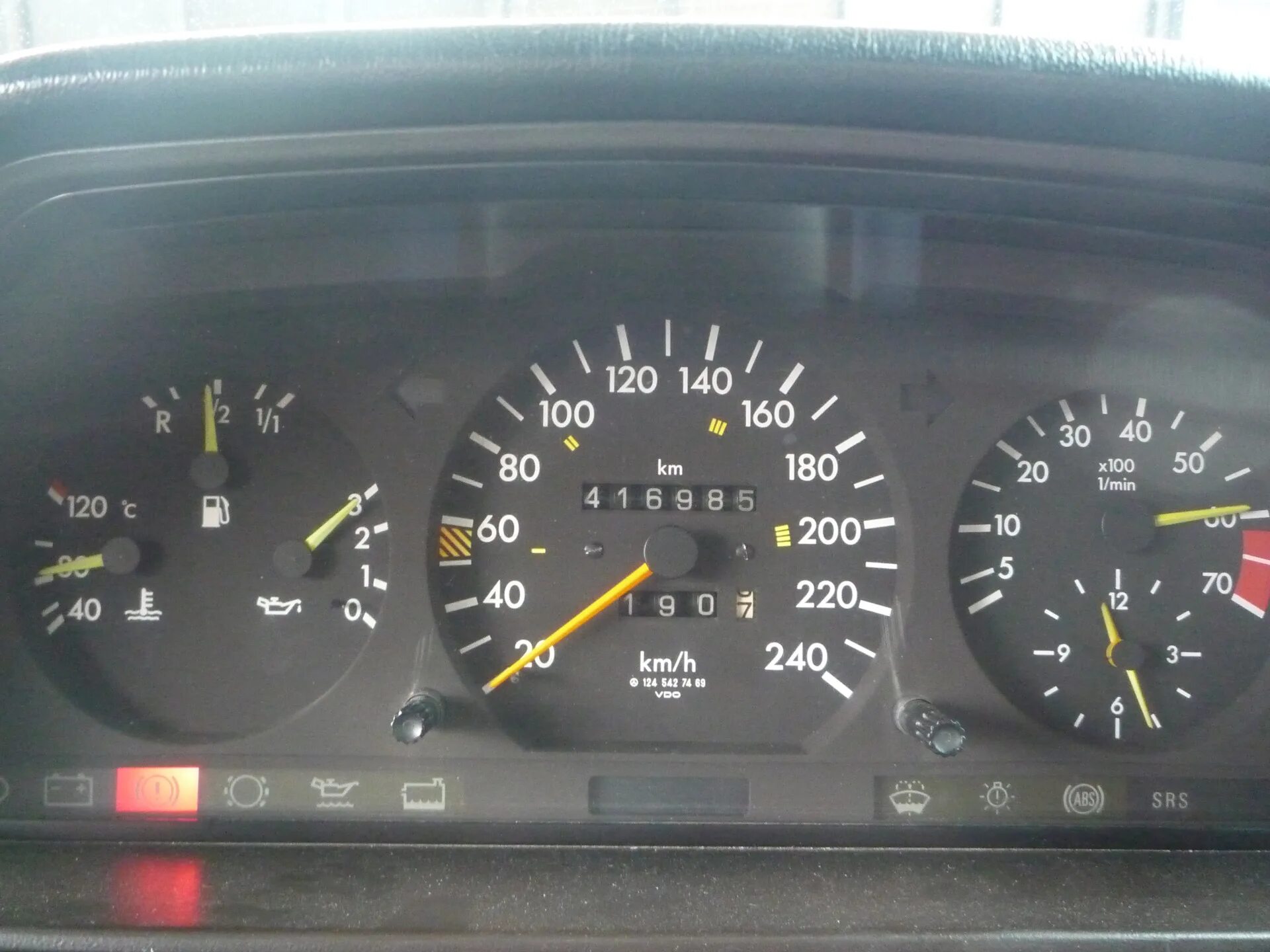 Рабочая температура двигателя мерседес. Датчик температуры воздуха w210. Температура на 124. Дисплей наружной температуры мерседес 124. Дтож w124.