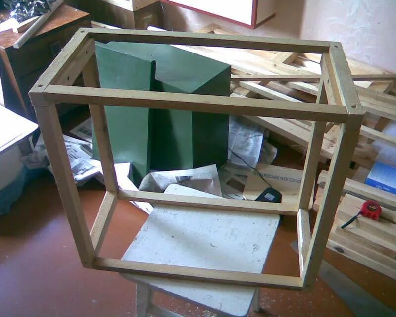 Улей ловушка для пчел. Как сделать ловушку для пчел. Ловушки для роев пчел. Ловушки для роя пчел дадан. Ловушка для роя.