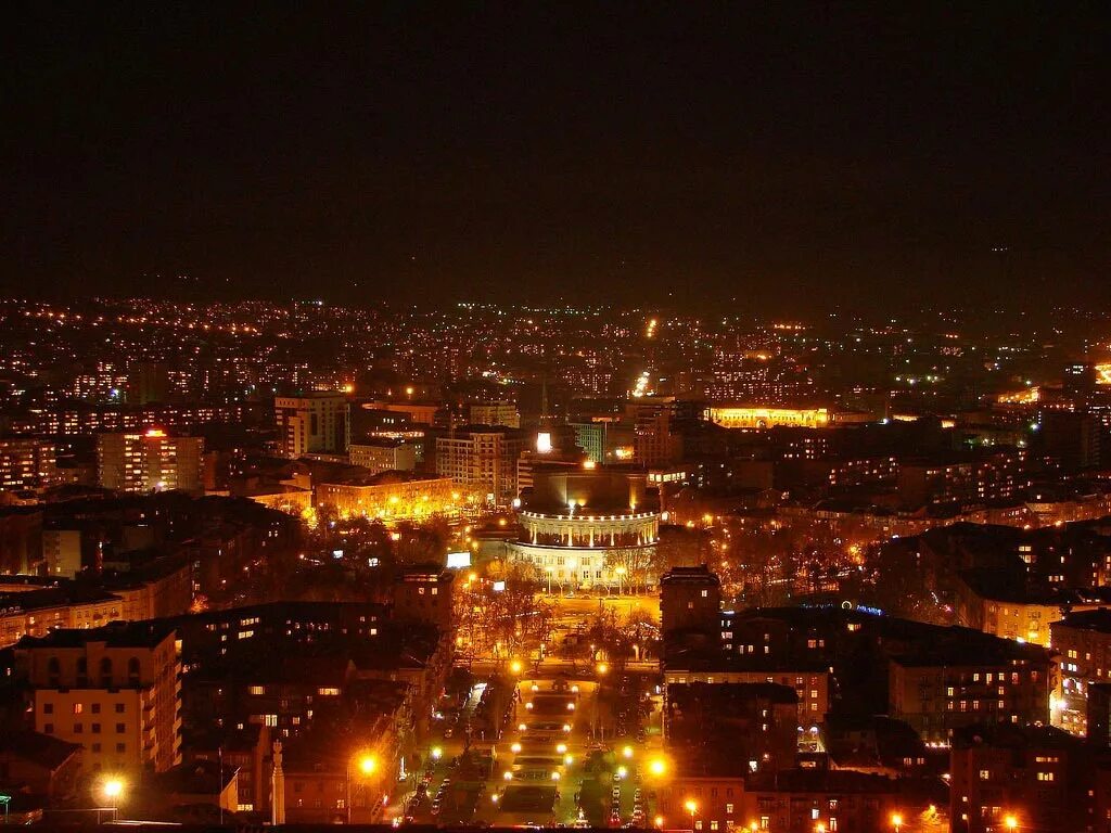 Ночной майкоп. Ереван панорама. Армения ночной Ереван. Армения Ереван ночью. Ночной Каскад в Ереване.