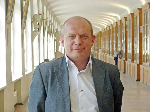 Геолог на участке. Снаряжение геолога. Всероссийский съезд геологов значки 2000-2011. Профессия геолог. Геологическая экспедиция.