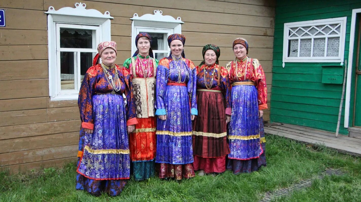 Сыктывкар усть цильма. Коми костюмы национальные усть-цильма. усть цилемская горка коми. национальный наряд коми-ижемцы. традиционный костюм коми ижемцев.
