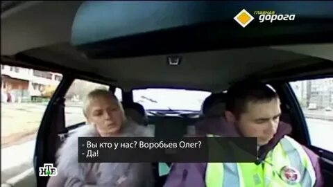 Указывает дорогу судам