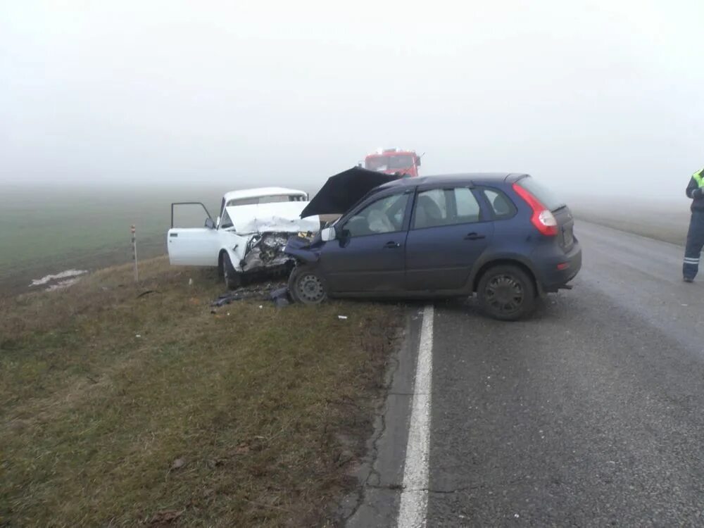 Погода зимовники на 3 дня. Авария автодорога Зимовники Элиста. Авария на трассе Зимовники Элиста. Авария Элиста Зимовники. Авария трасса Зимовники Ремонтное.