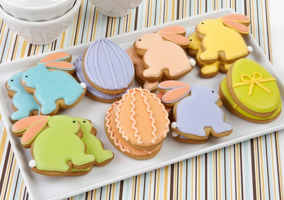 Сохранение cookies. Making cookies for easter. cookie decorating. easter shapes. easter family making cookies.