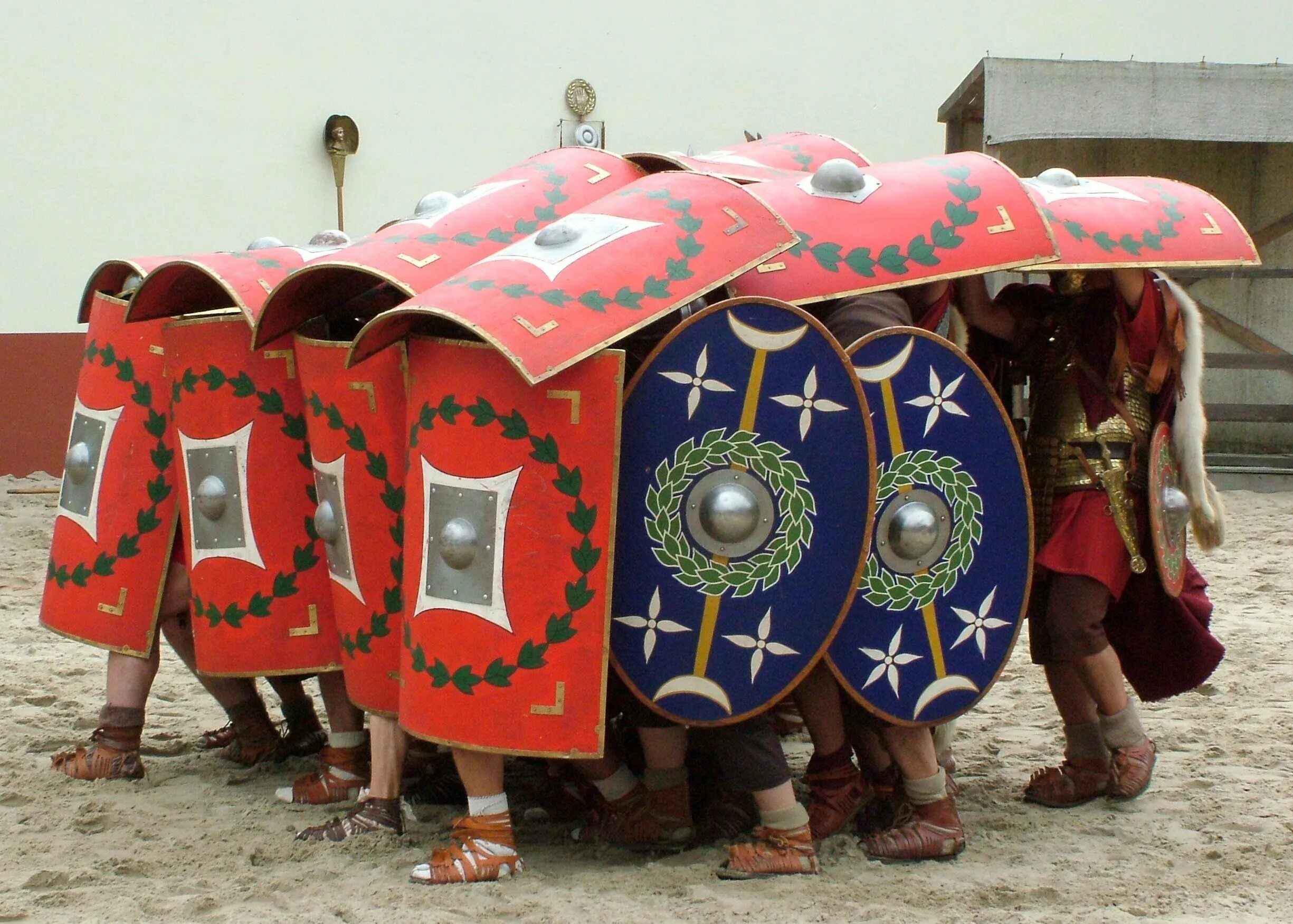 Построение черепаха. Римская когорта черепаха. Testudo Римская армия. Римский Легион черепаха. Черепаха Строй легионеров.