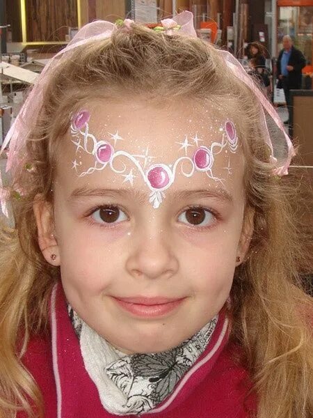 Гримм принцесс. Аквагрим для девочек. Аквагрим корона. Детский грим на лице. Гримм принцесс.